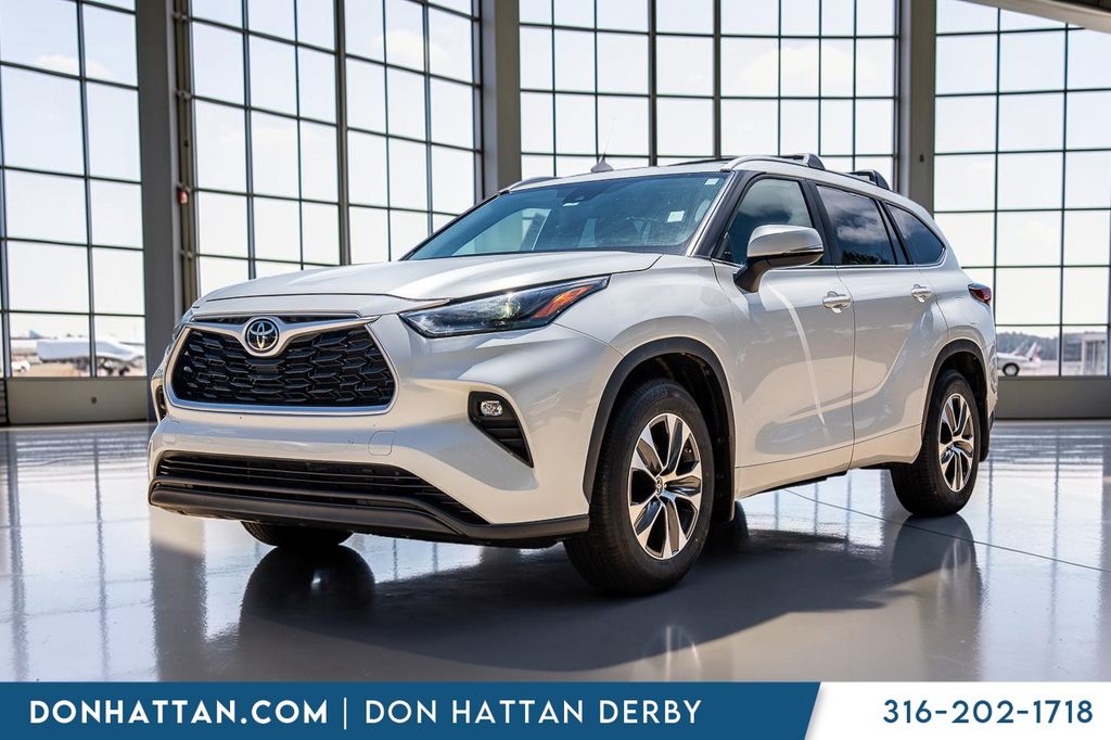 2023 Toyota Highlander XLE FWD