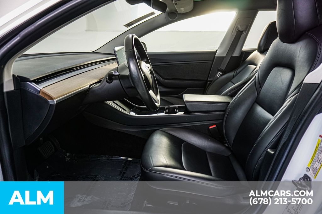 Used 2018  Tesla Long Range image 17