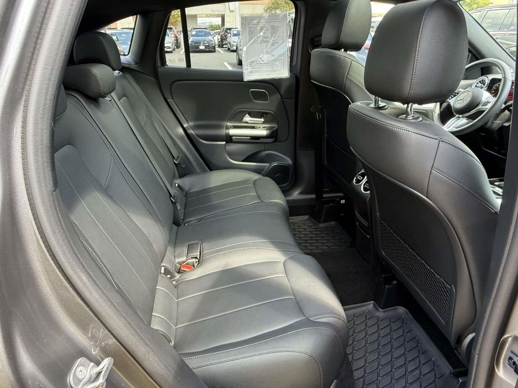 Thumbnail: 2025 Mercedes-Benz GLA - 24