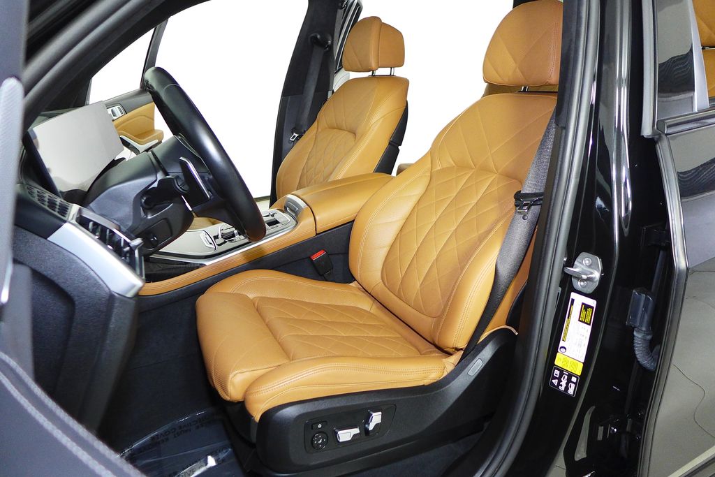 Thumbnail: 2023 BMW X7 - 23