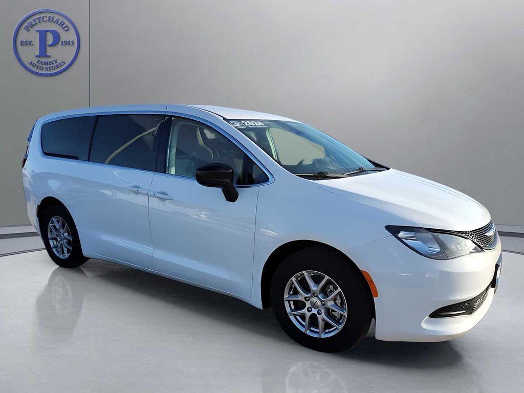 2024 Chrysler Voyager LX FWD