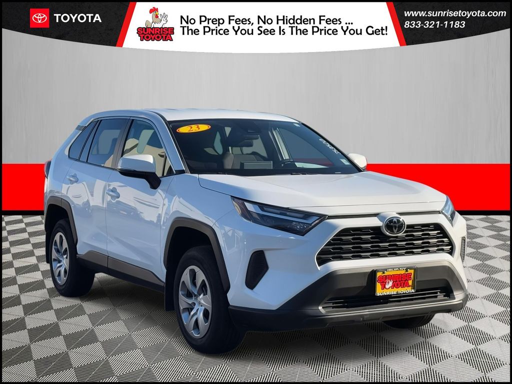 2023 Toyota RAV4 LE's photo