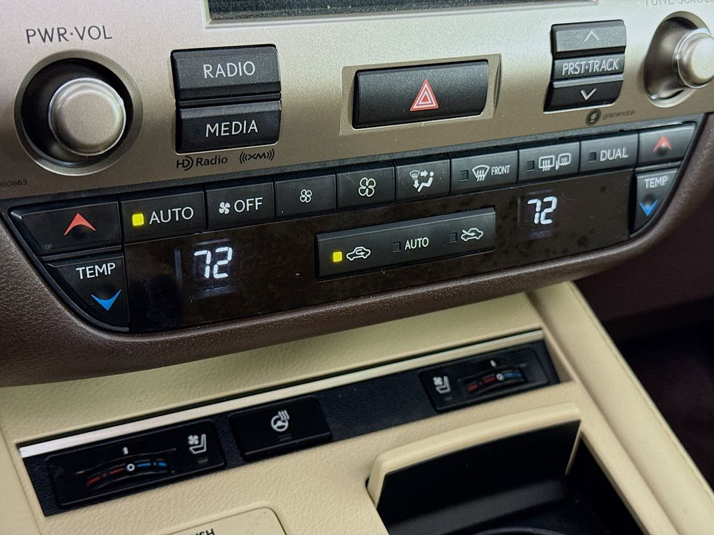 Thumbnail: 2017 Lexus ES - 15
