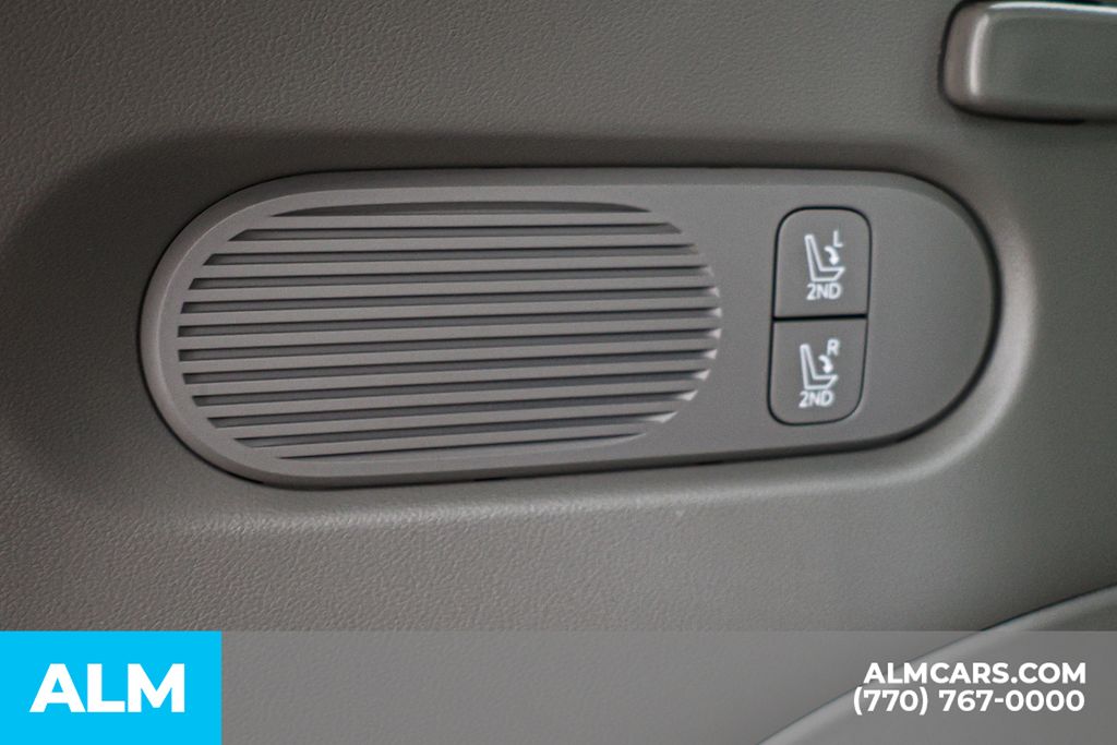 Used 2026 White Hyundai SEL image 27