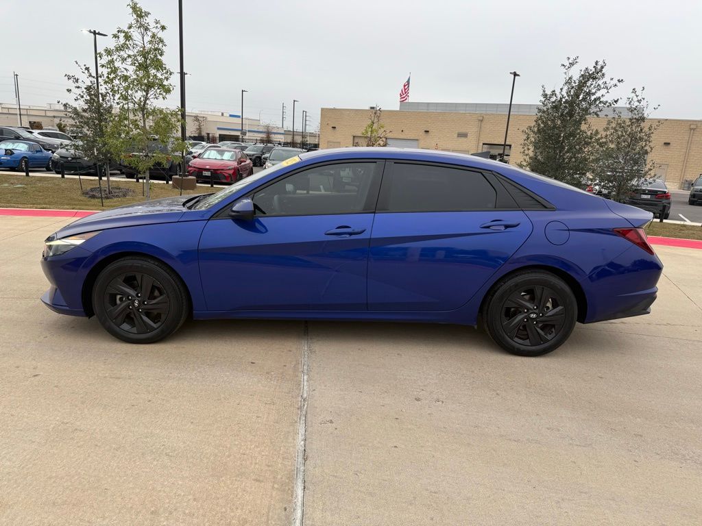 Thumbnail: 2023 Hyundai Elantra - 8