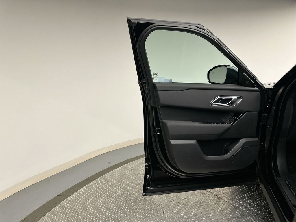 Thumbnail: 2025 Land Rover Range Rover Velar - 6