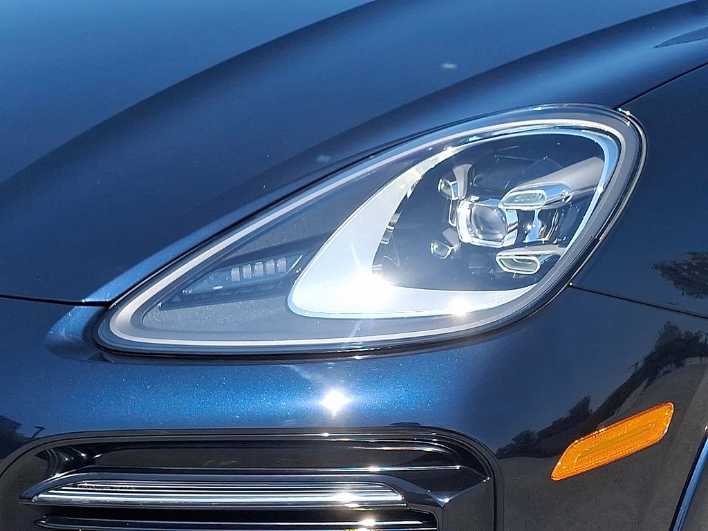 Thumbnail: 2022 Porsche Cayenne - 11