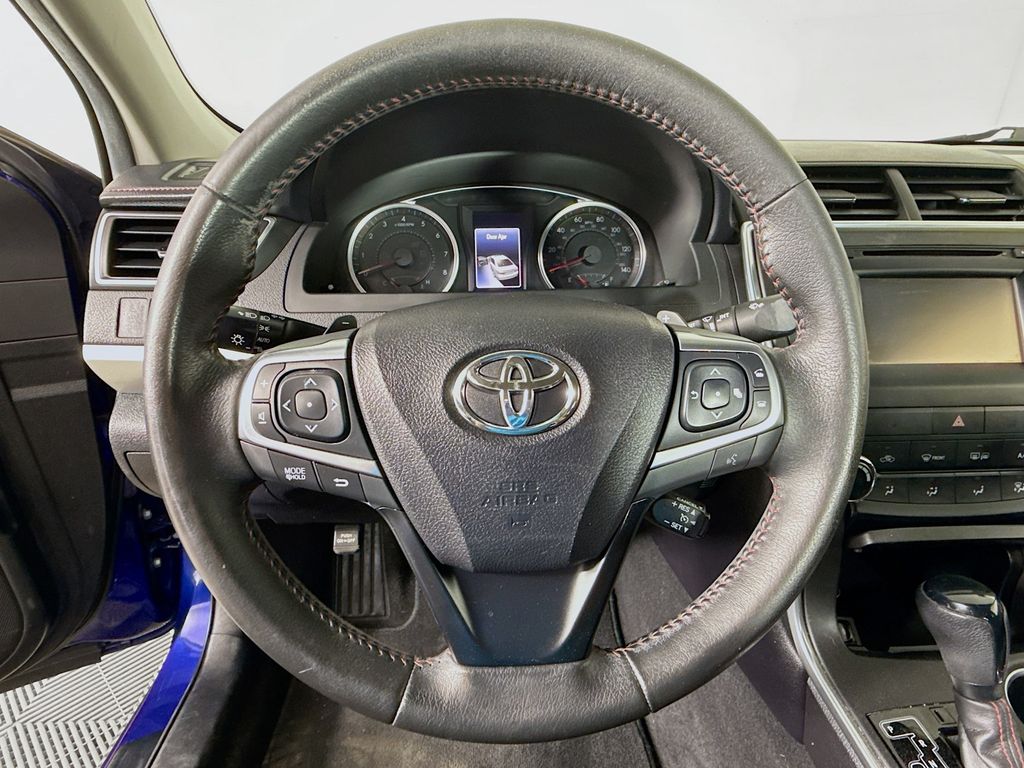 Thumbnail: 2015 Toyota Camry - 11
