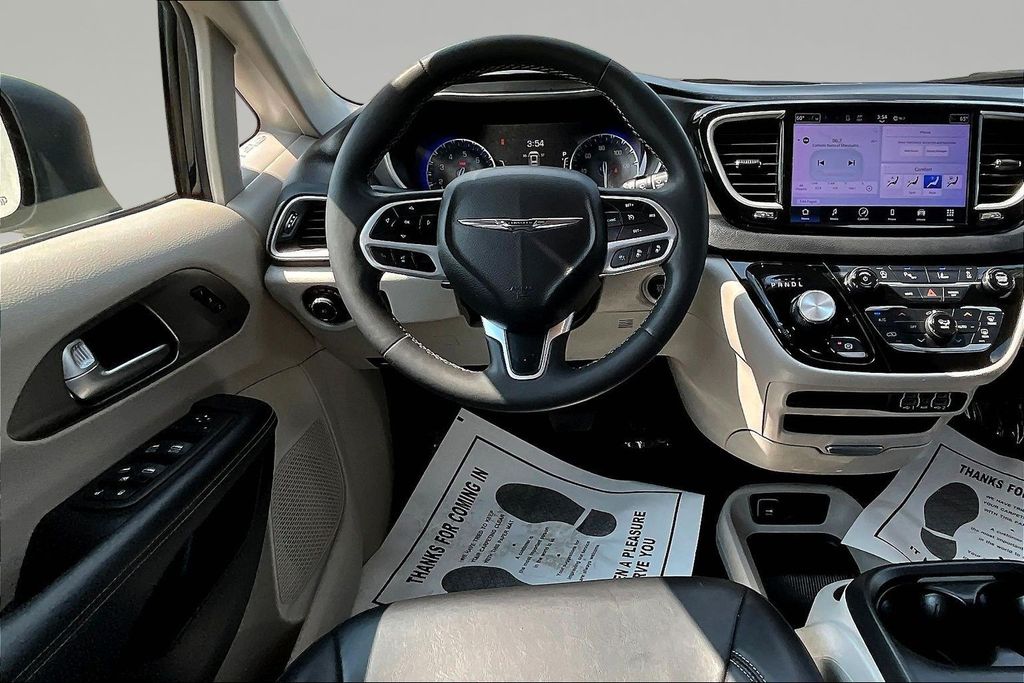 Used 2023 Chrysler Pacifica Van