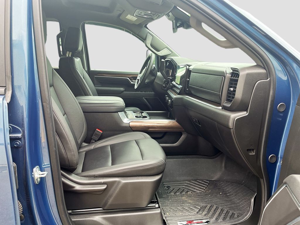 Used 2025 Blue Chevrolet LT image 28