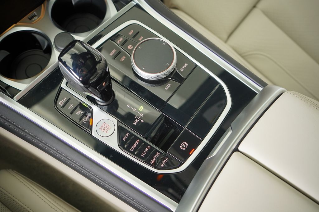 Thumbnail: 2026 BMW 8 Series - 19