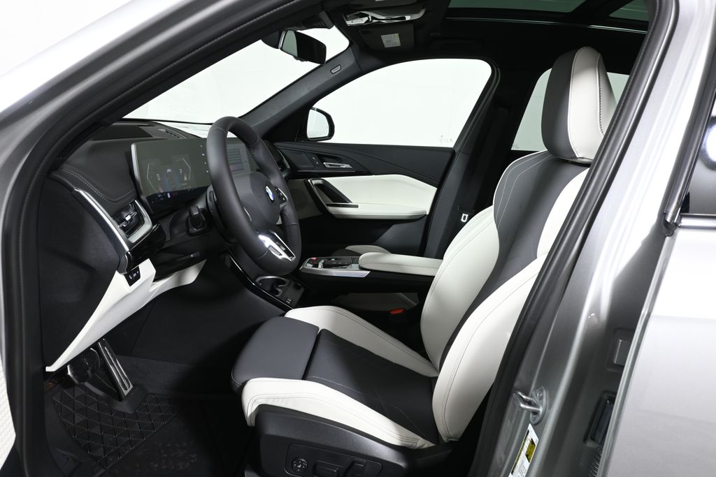 Thumbnail: 2027 BMW X1 - 3