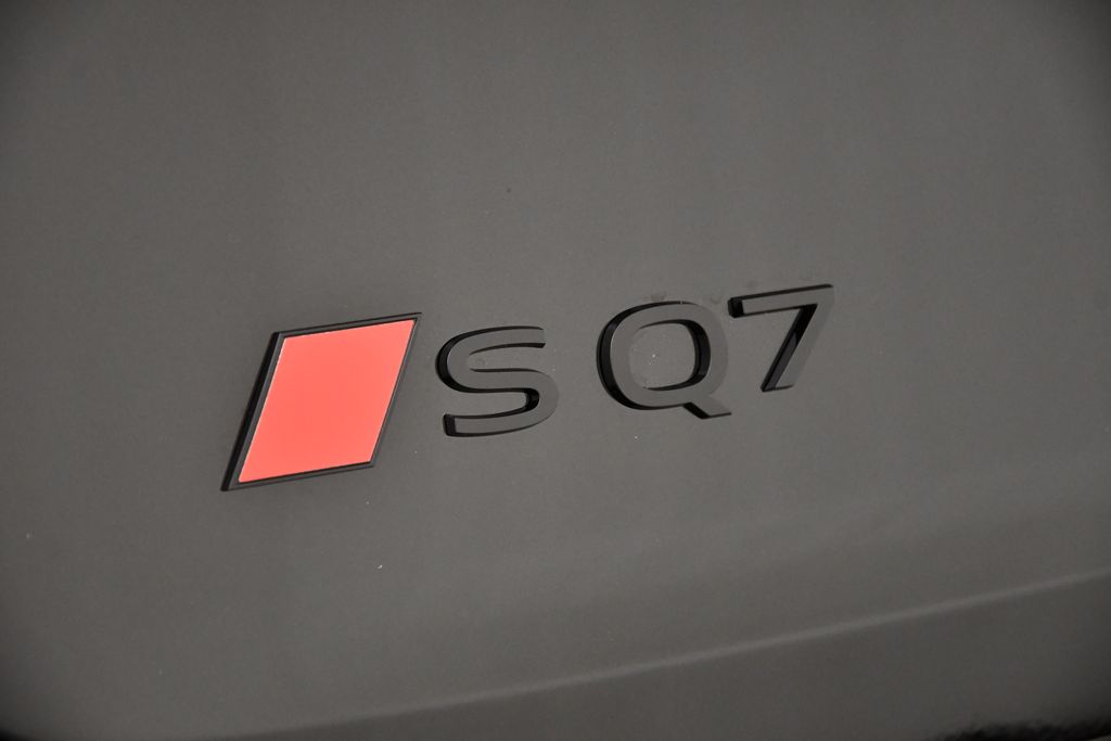 2025 Audi SQ7  9