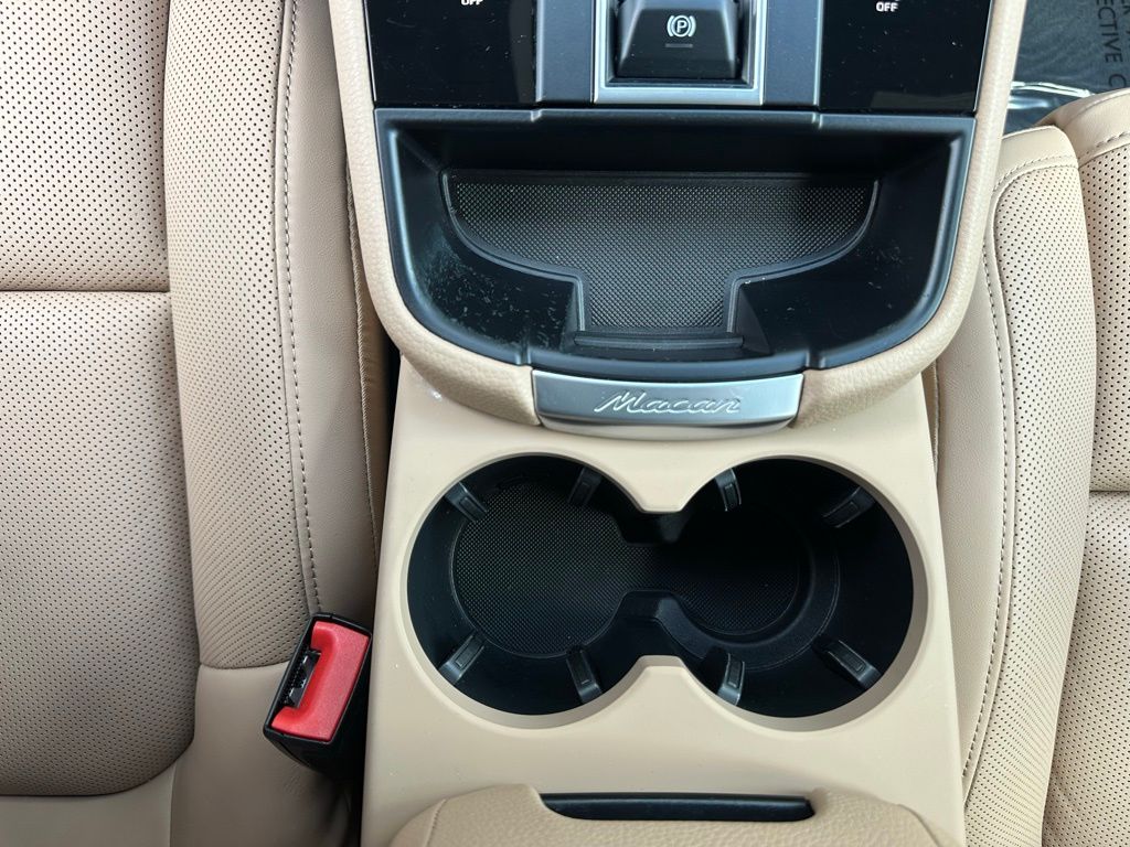 Thumbnail: 2026 Porsche Macan - 27