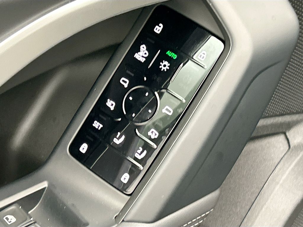 Thumbnail: 2025 Audi Q5 - 22