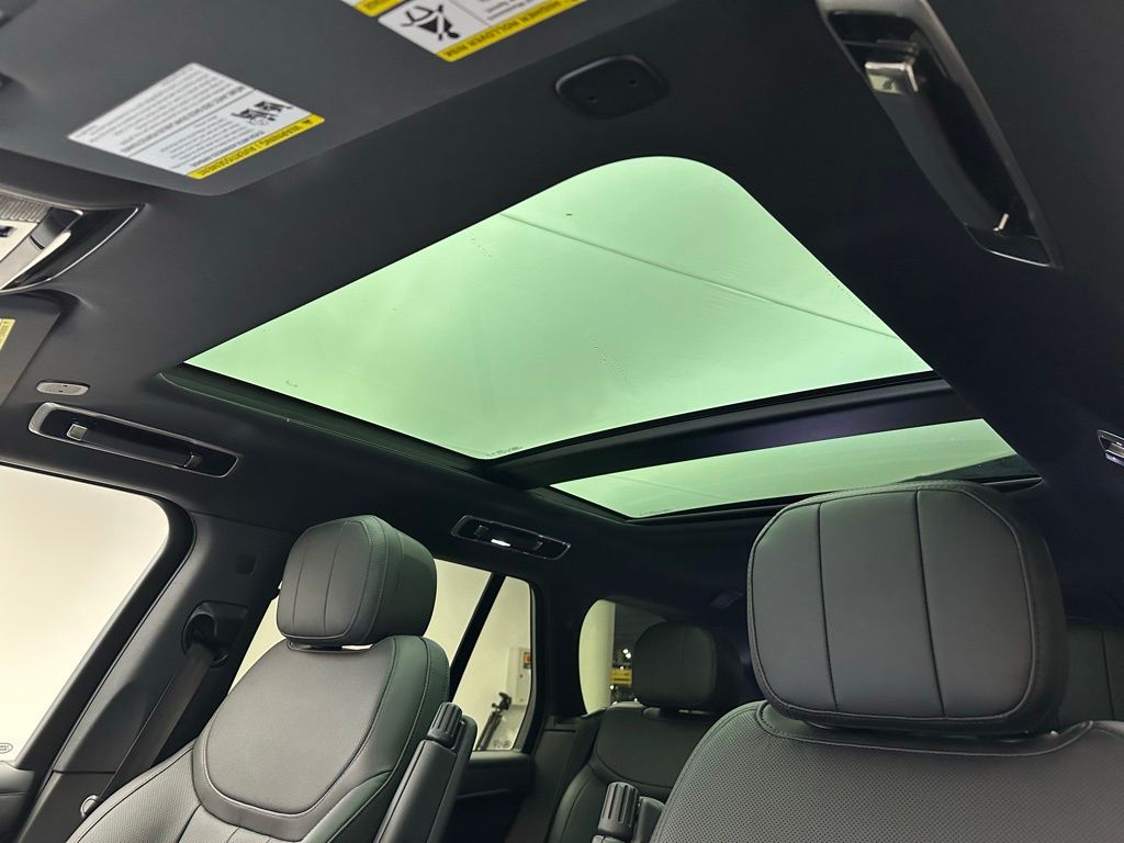 2023 Land Rover Range Rover SE 13