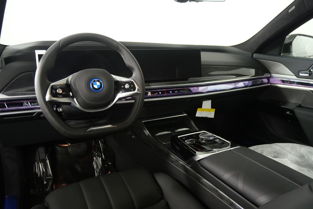 Thumbnail: 2025 BMW i7 - 19