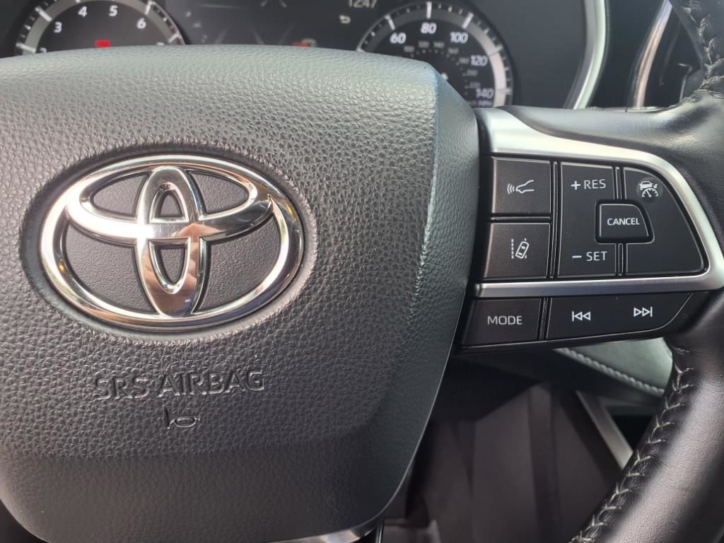 2020 Toyota Highlander XLE photo 23