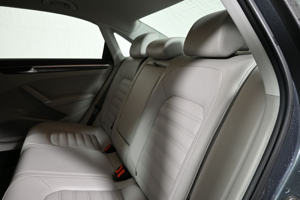 Thumbnail: 2016 Volkswagen Passat - 5