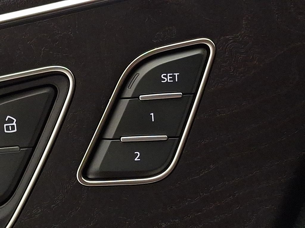 Thumbnail: 2023 Audi Q8 - 26
