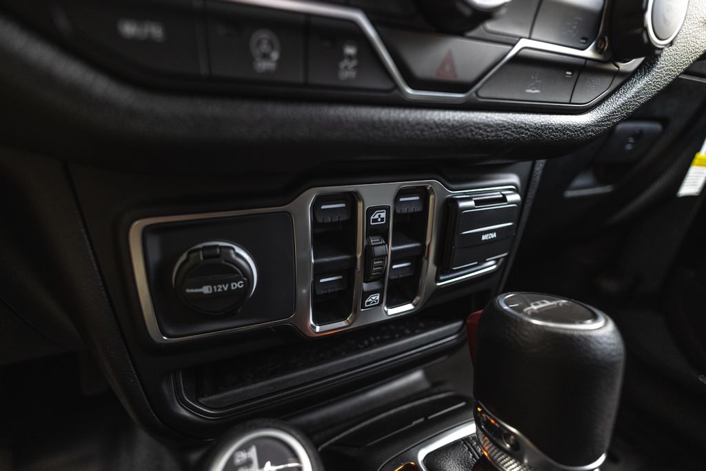 2026 Jeep Gladiator Sport S thumbnail 17