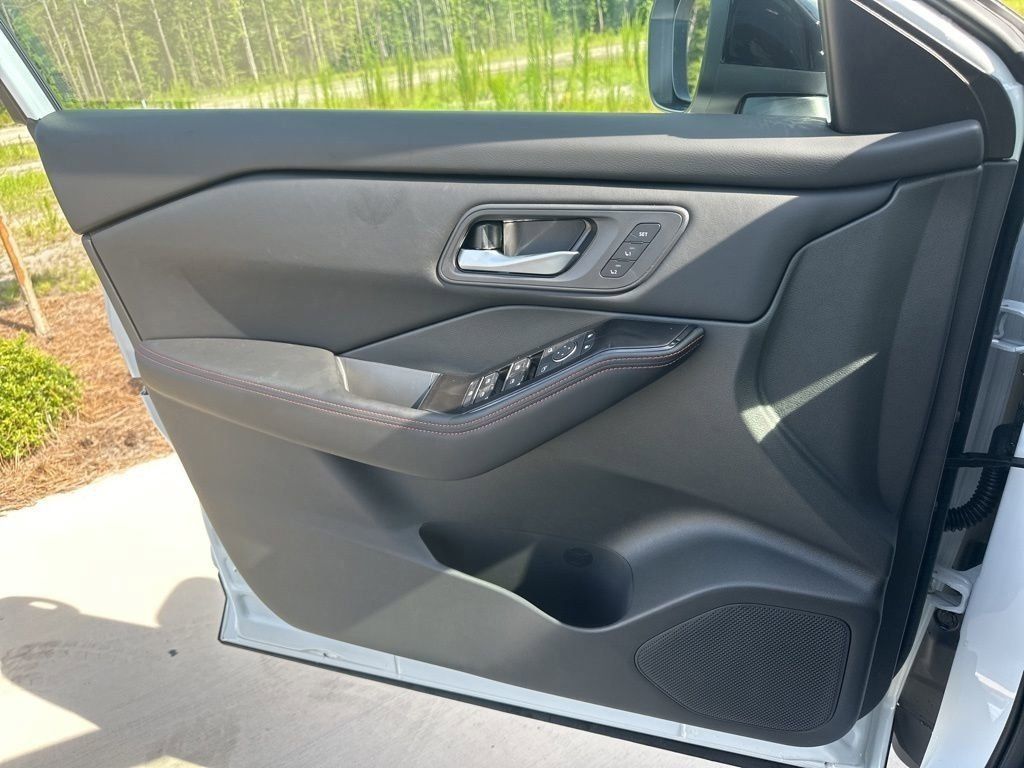 2025 Everest White Pearl Nissan Rogue Rock Creek AWD SUV