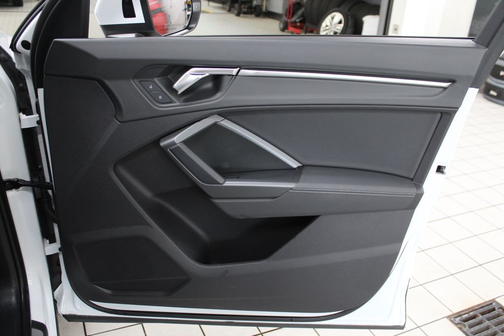 Thumbnail: 2023 Audi Q3 - 28