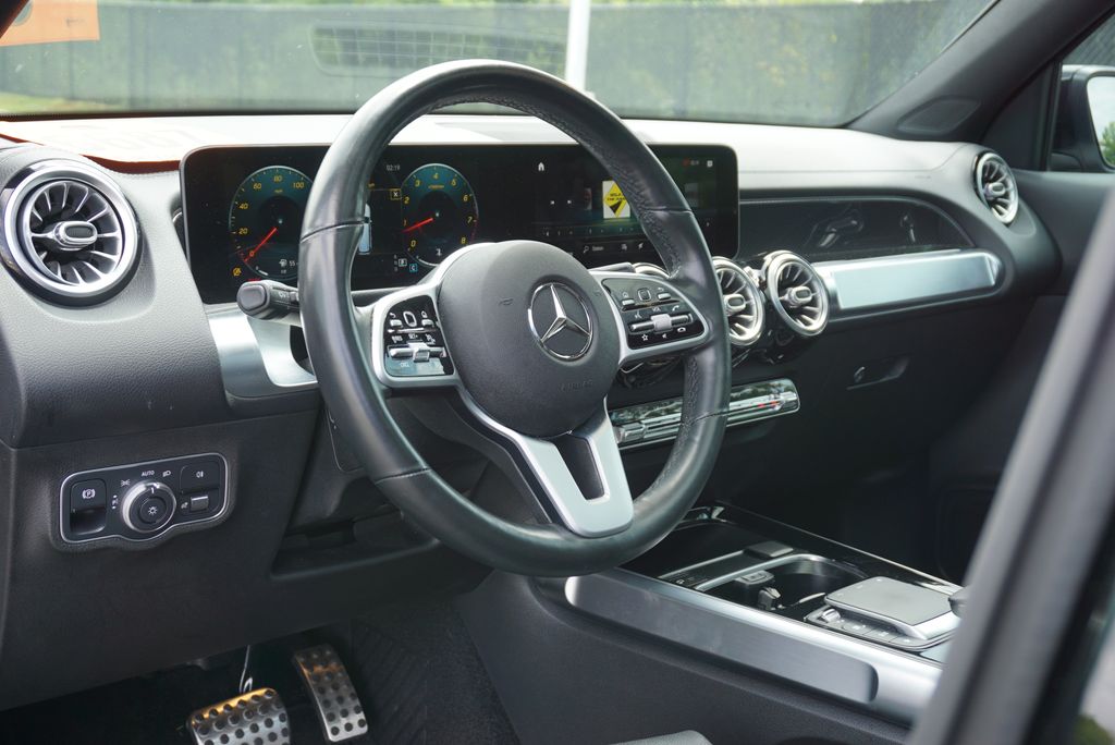 Thumbnail: 2021 Mercedes-Benz GLB - 10