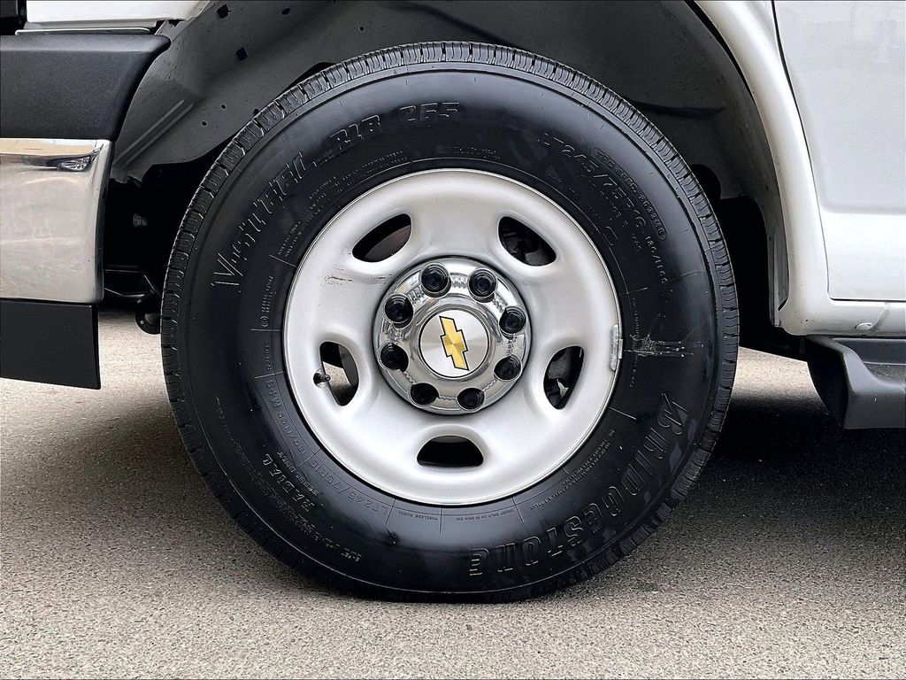 2025 Chevrolet Express 3500 — photo 7