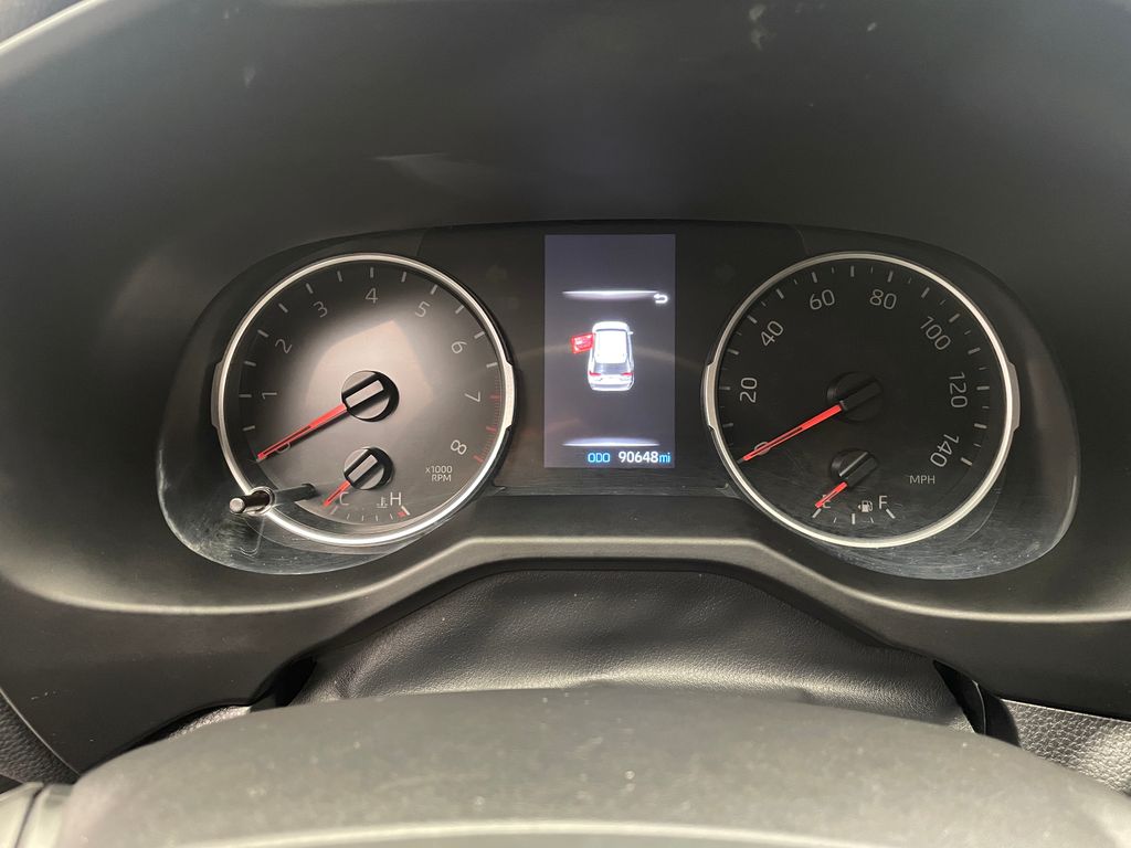 2022 Toyota RAV4 XLE 23