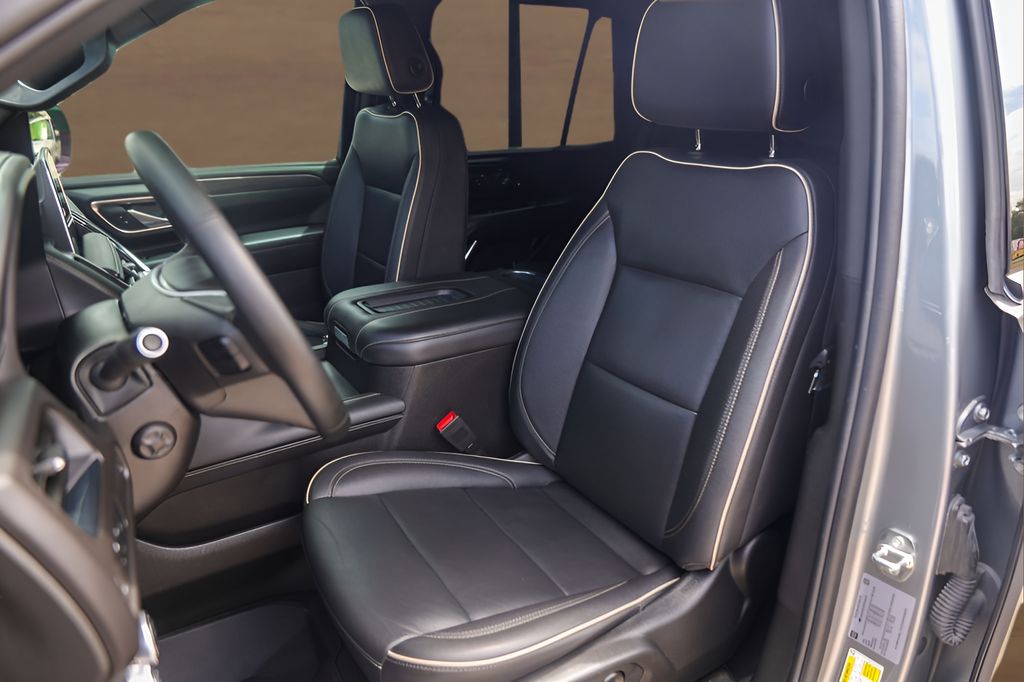 Used 2023 Silver GMC SLT image 7