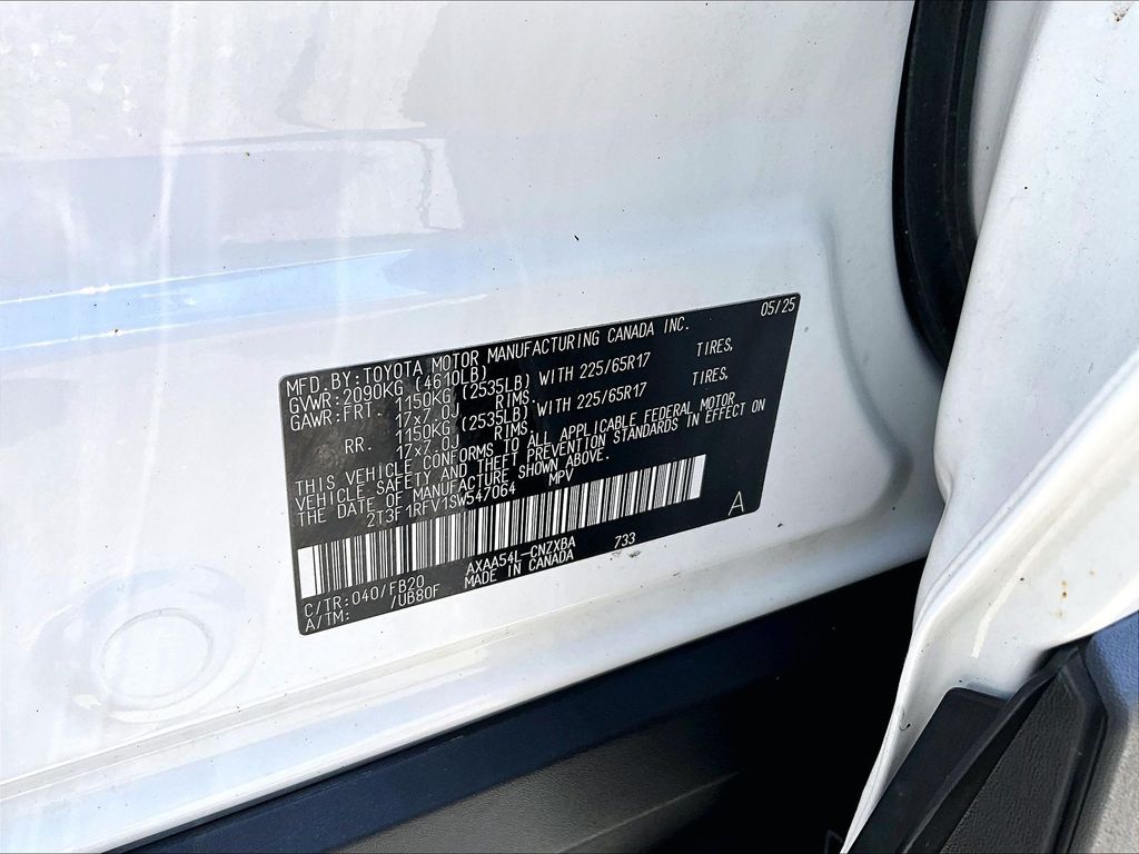 2025 Toyota RAV4 — photo 36