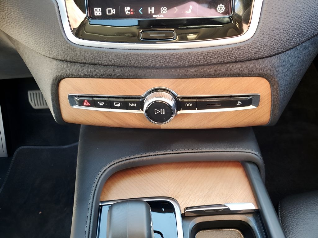 Used Car 2024 Volvo Xc90  B6 Plus Bright Theme 6-seater For Sale Under $40,000 In Austin, Texas