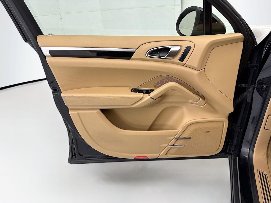 Thumbnail: 2014 Porsche Cayenne - 22