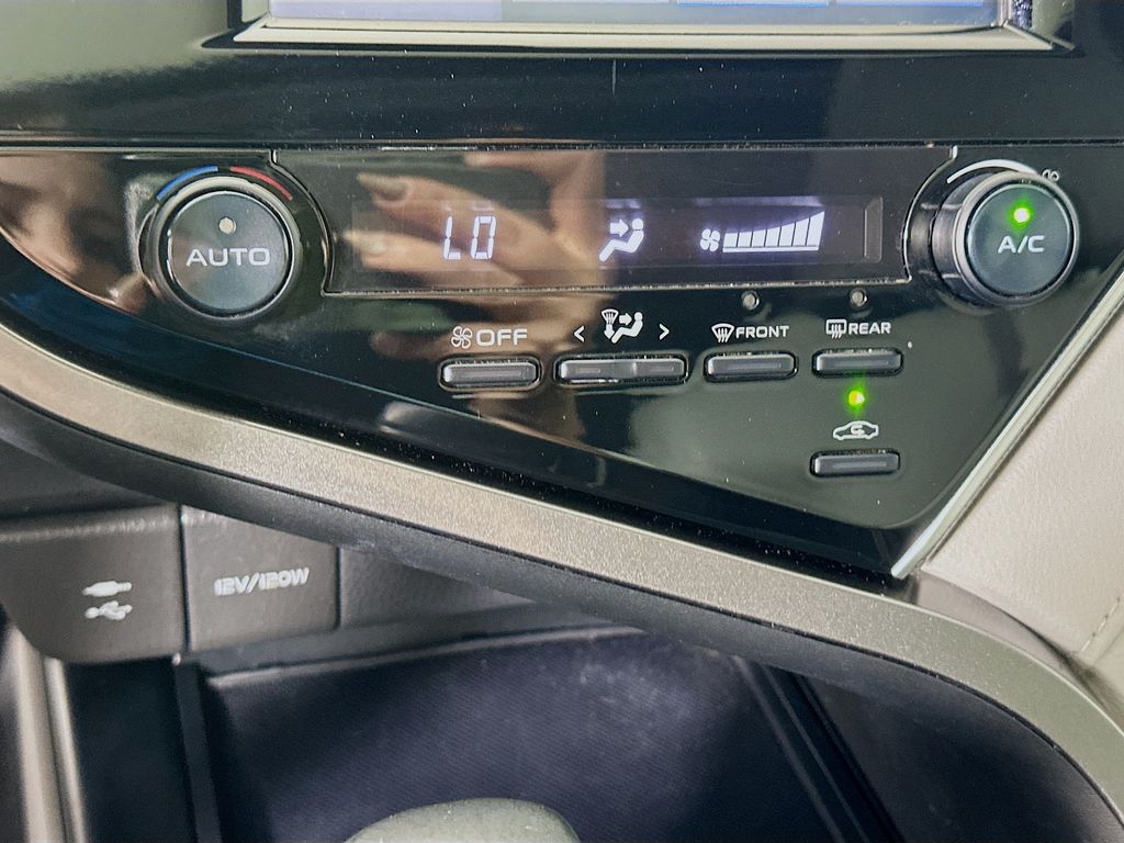 Thumbnail: 2018 Toyota Camry - 15