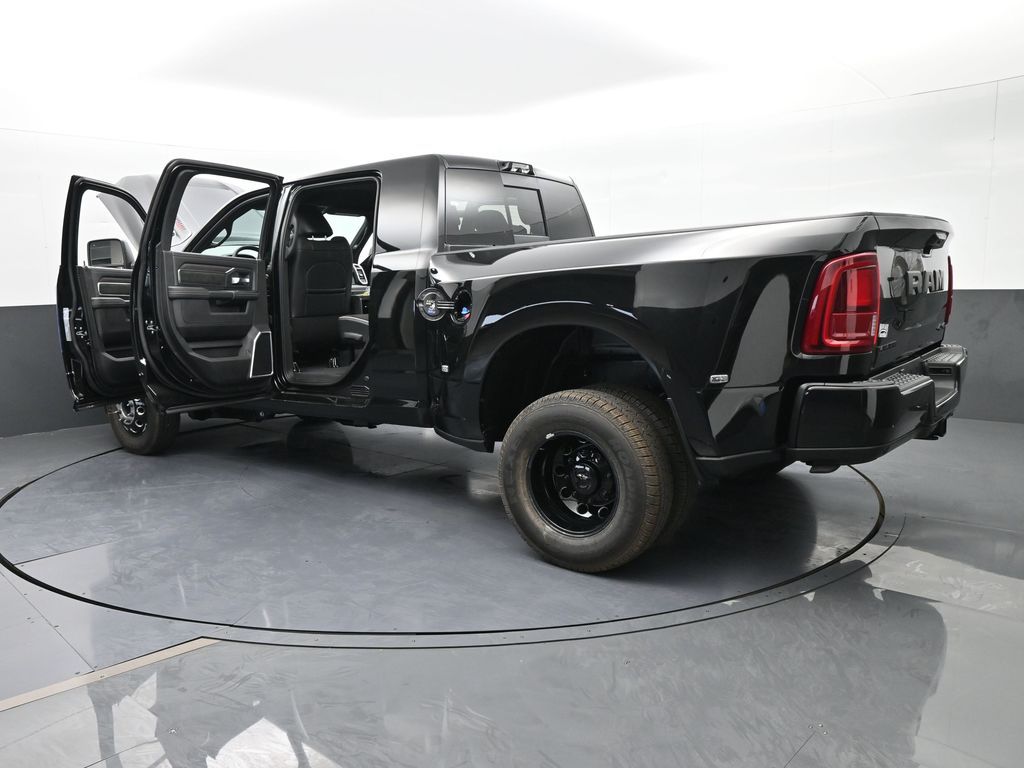 New 2026 Diamond Black Crystal Pearlcoat Ram Laramie image 75