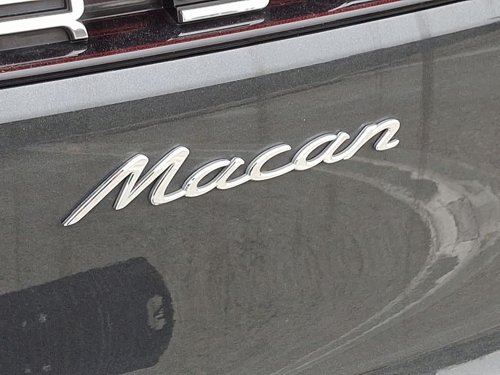 2023 Porsche Macan  31