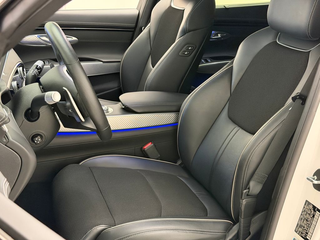 Thumbnail: 2023 Genesis GV70 - 25