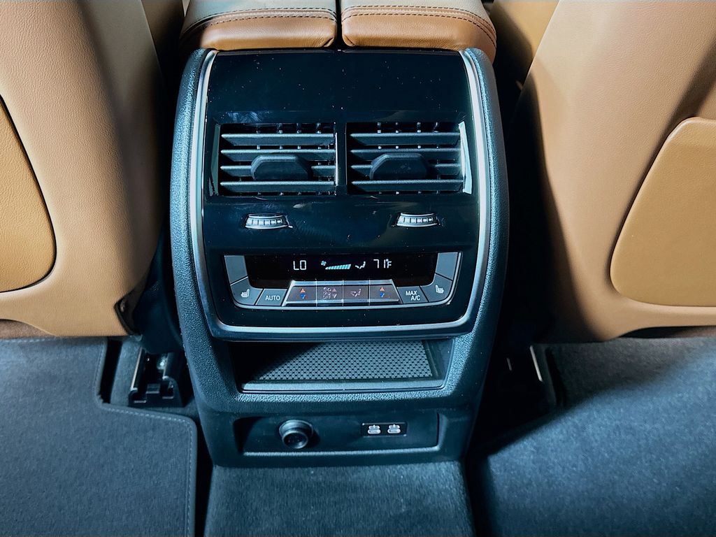 Thumbnail: 2027 BMW X7 - 18
