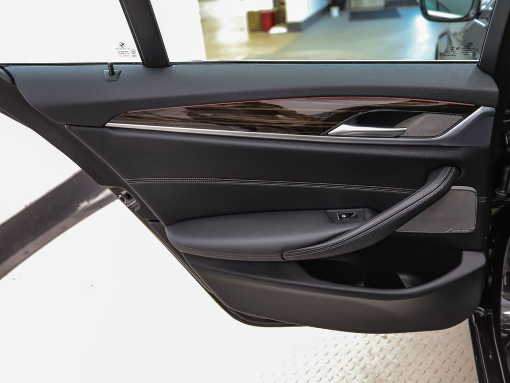 Thumbnail: 2021 BMW 5 Series - 20