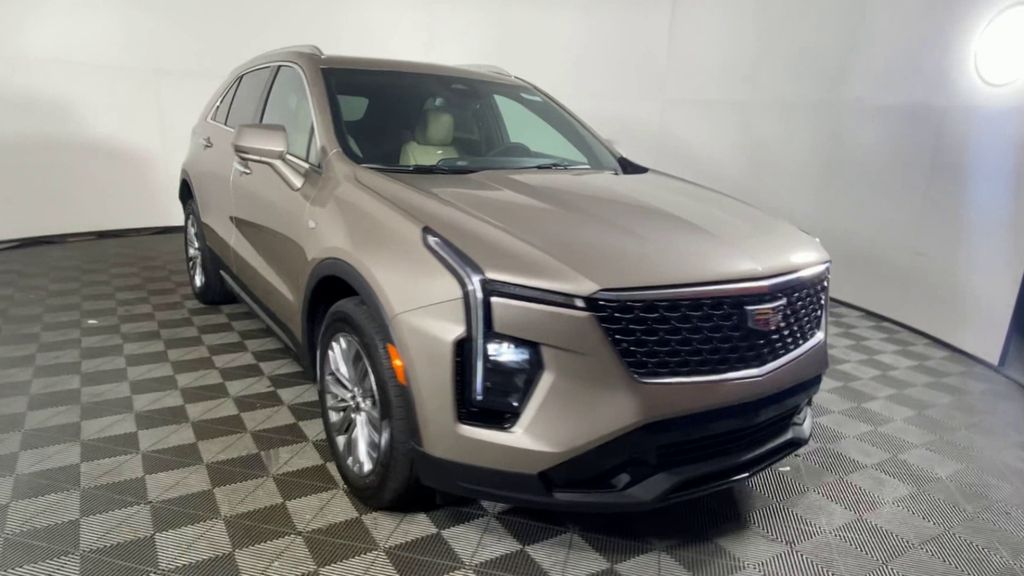 2025 Cadillac XT4 Premium Luxury 3