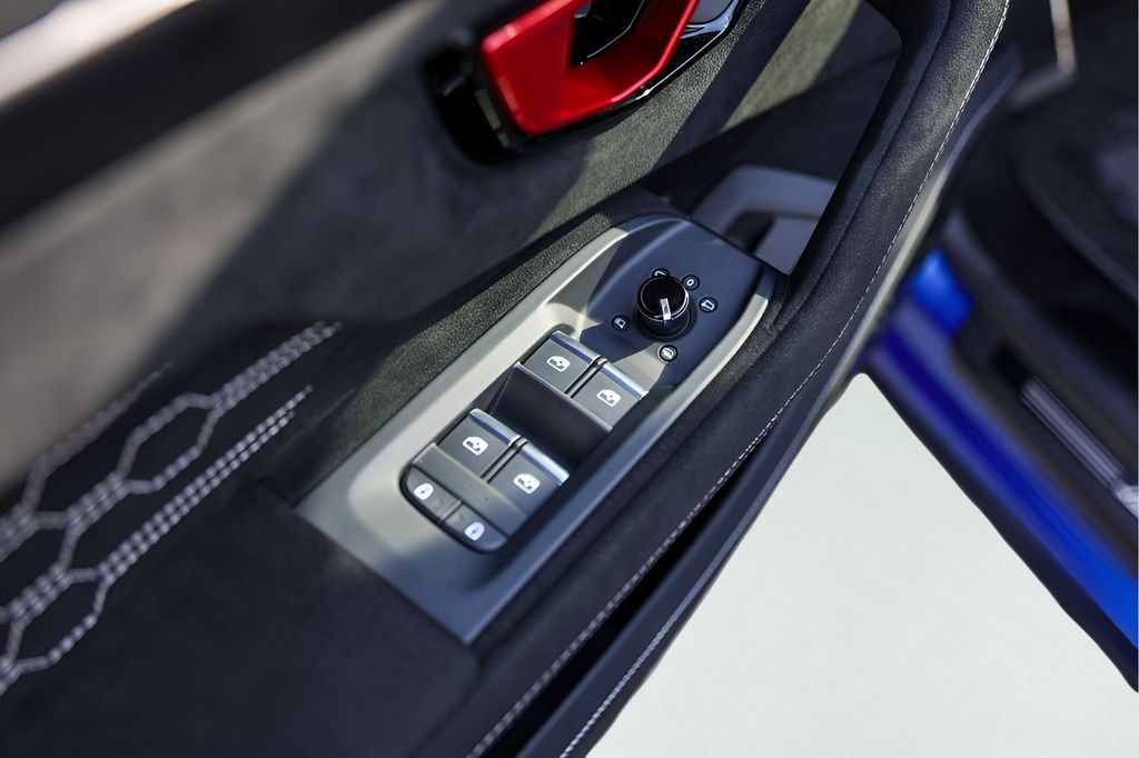 Used 2024 Blue Lamborghini Performante image 27