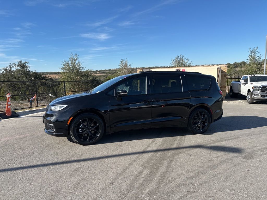 Used Car 2025 Chrysler Pacifica  Limited For Sale Under $40,000 In Austin, Texas