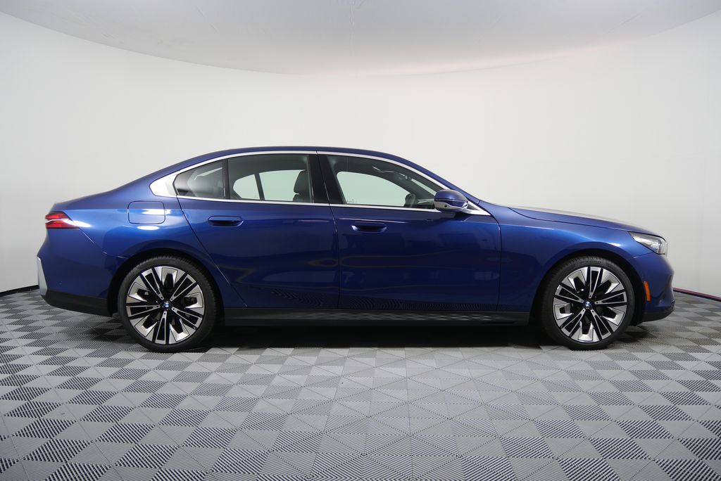 Thumbnail: 2024 BMW 5 Series - 2