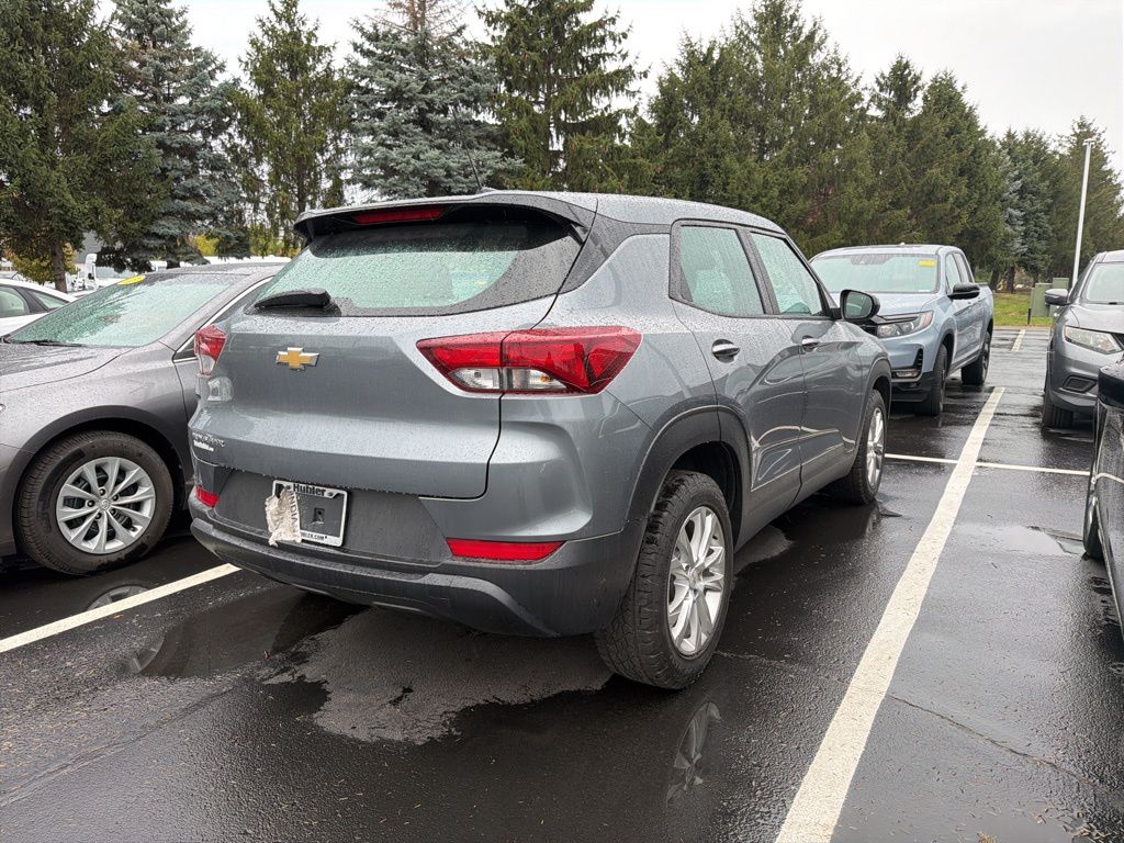 Thumbnail: 2021 Chevrolet TrailBlazer - 3