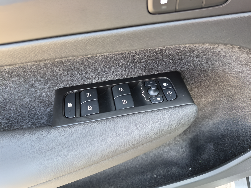 Used Car 2022 Volvo Xc40  R-design For Sale Under $25,000 In Austin, Texas