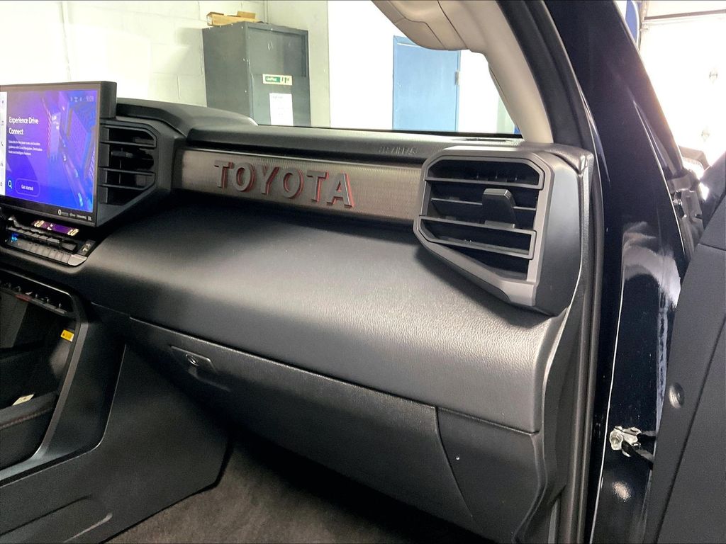 2022 Toyota Tundra Hybrid — photo 13
