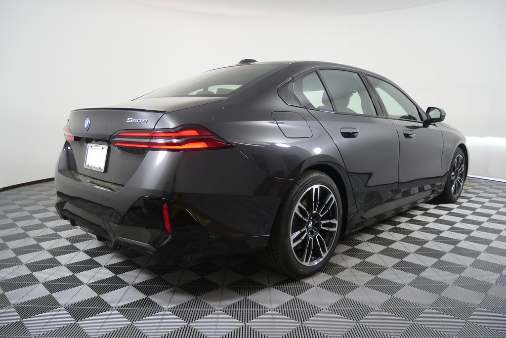 Thumbnail: 2026 BMW 5 Series - 3