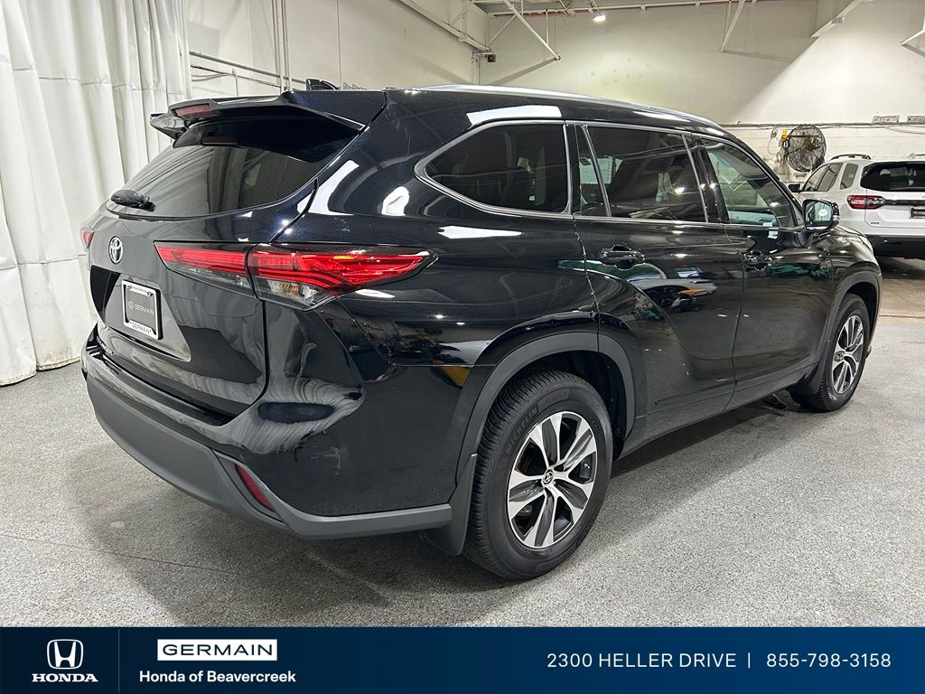Used 2020 Black Toyota XLE image 8