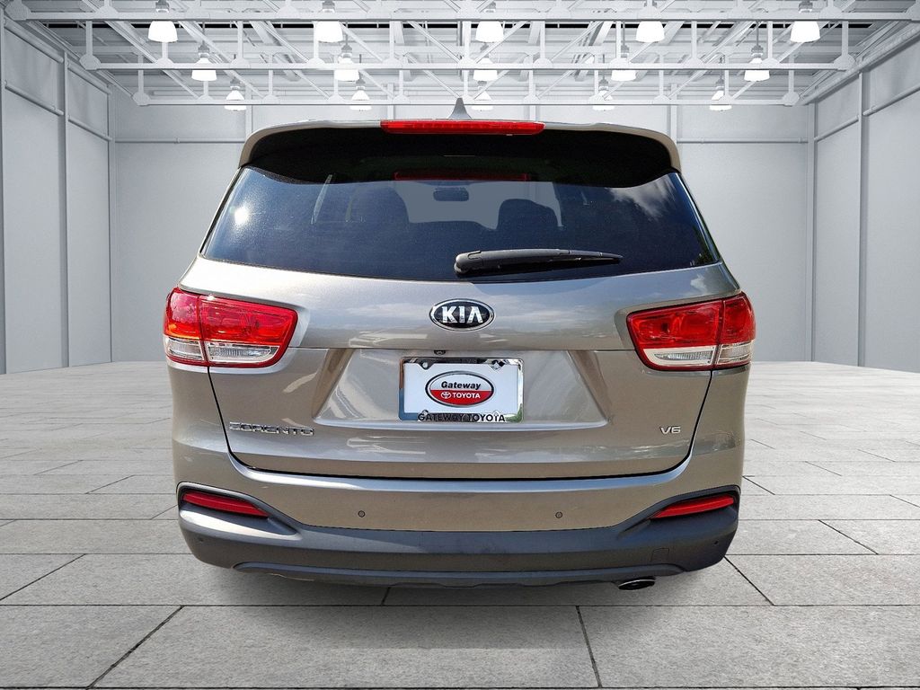 Thumbnail: 2017 Kia Sorento - 5